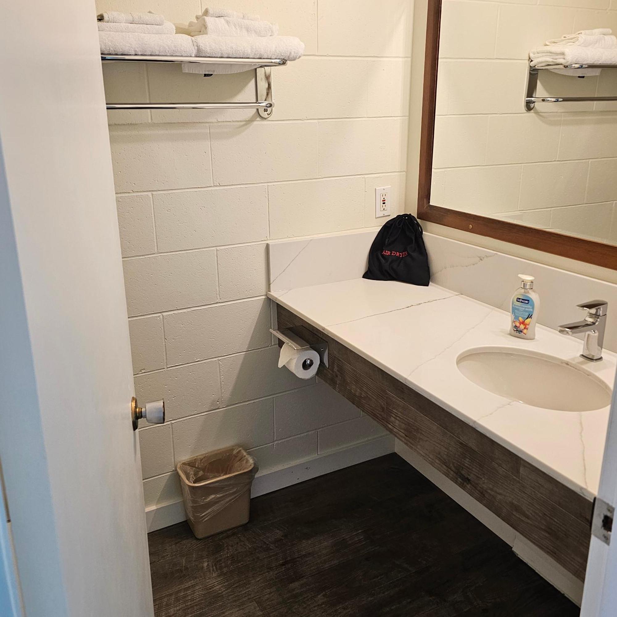 Pacific Rim Motel Ucluelet Ngoại thất bức ảnh