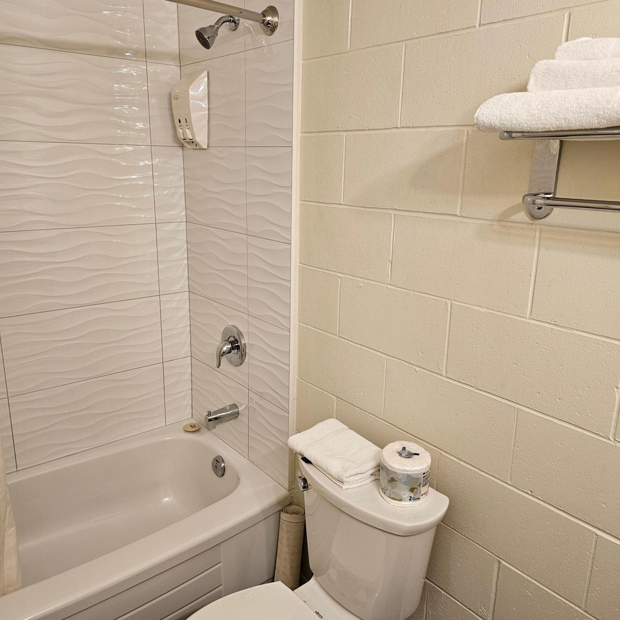 Pacific Rim Motel Ucluelet Ngoại thất bức ảnh