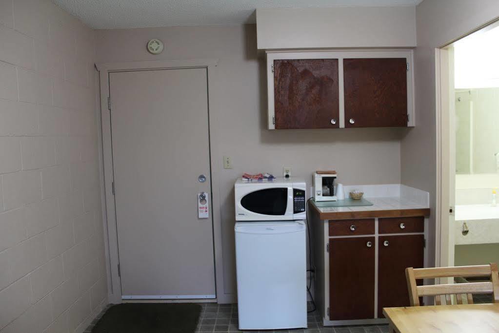 Pacific Rim Motel Ucluelet Ngoại thất bức ảnh